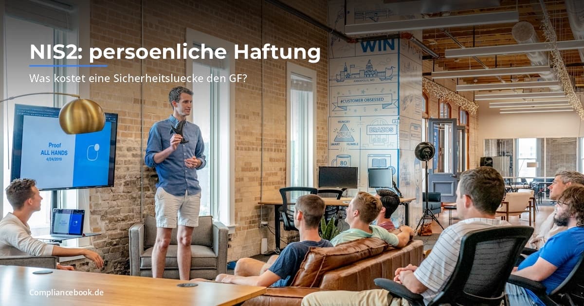 Textoverlay NIS2 Geschaeftsleiterhaftung auf einem Bild mit Geschaeftsleitung am Tisch - Symbolbild fuer die persoenliche Verantwortung nach Paragraph 38 BSIG